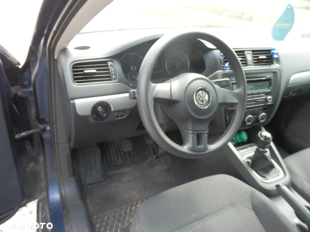 Volkswagen Jetta 1.6 TDI Trendline - 9