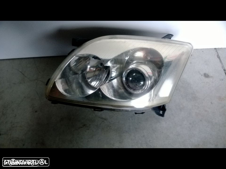 Farol Toyota Avensis 2005 - 1