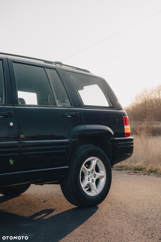 Jeep Grand Cherokee - 30