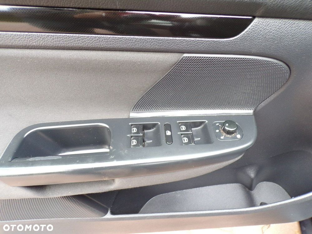 Volkswagen Golf - 22