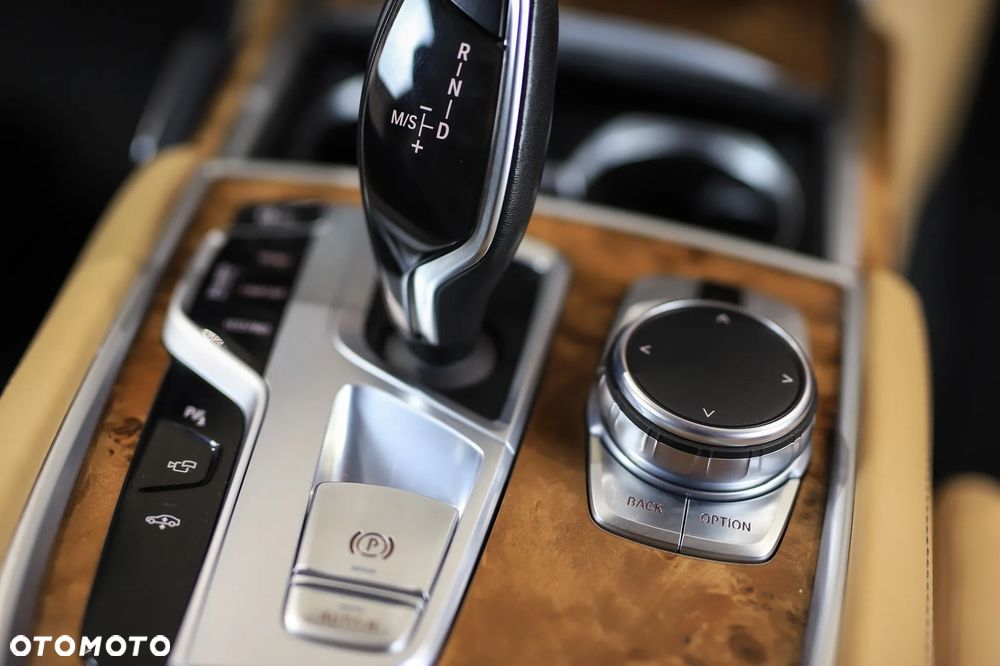 BMW Seria 7 730d xDrive - 23