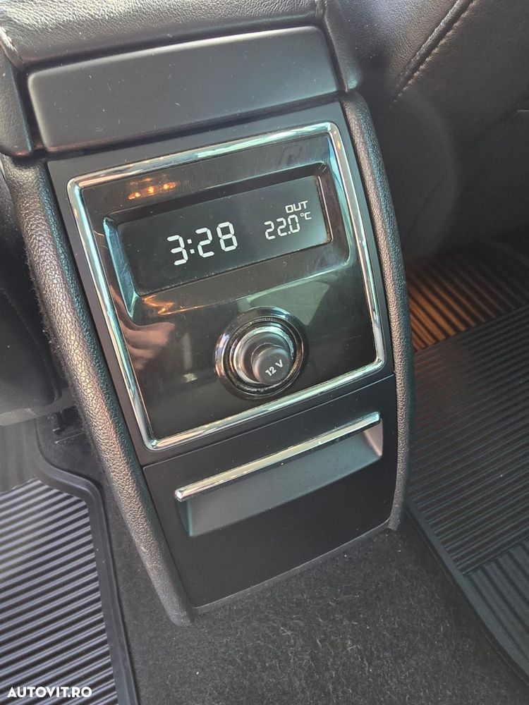 Skoda Superb 2.0 TDI Elegance DSG - 13