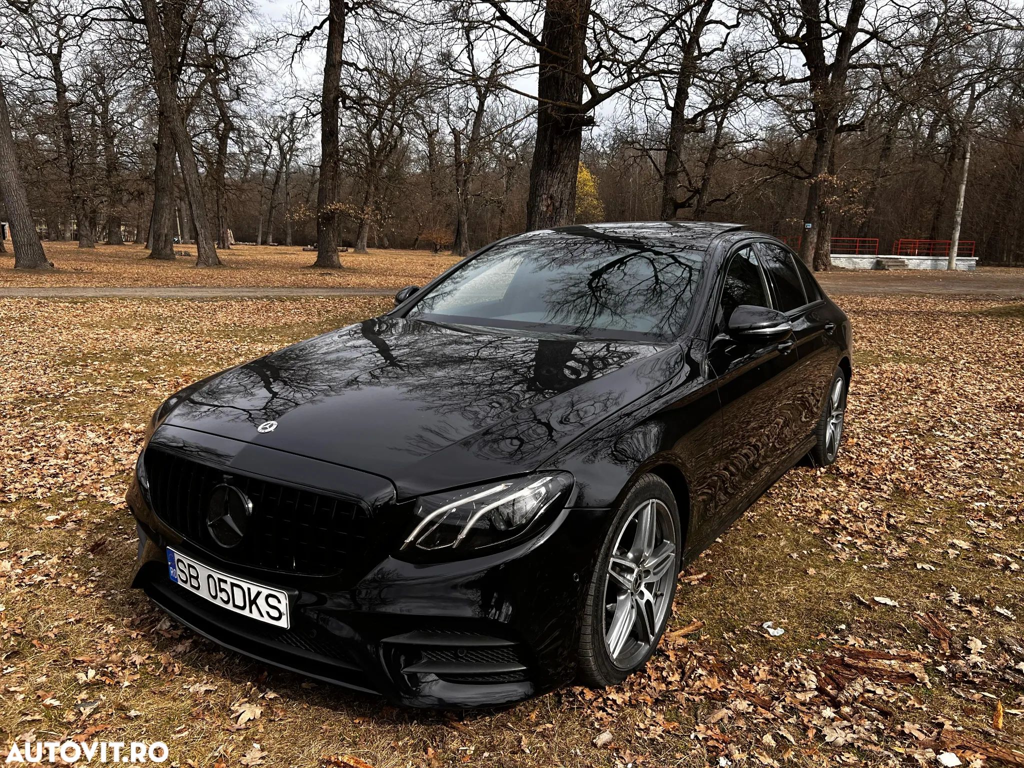 Mercedes-Benz E 220 d T 9G-TRONIC AMG Line - 1