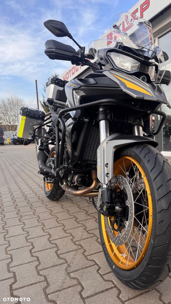 QJMOTOR SRT900SX - 10