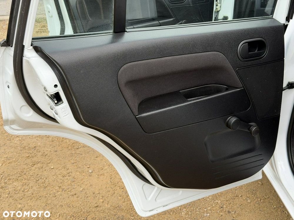 Ford Fusion - 12