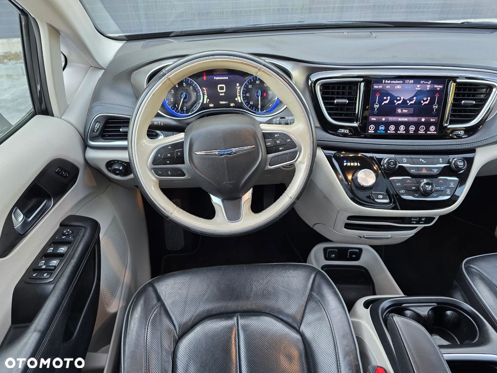 Chrysler Pacifica - 22