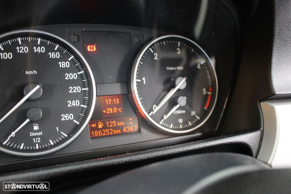 BMW 320 d Dynamic - 28
