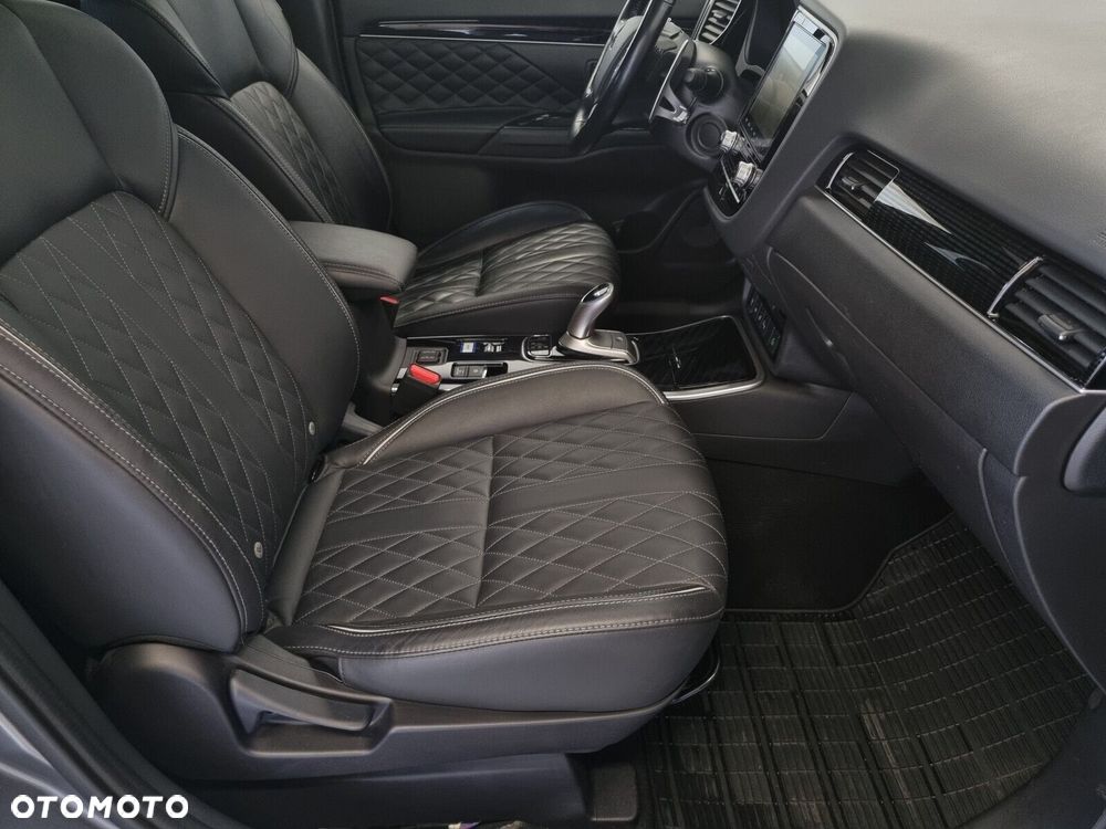 Mitsubishi Outlander Instyle + - 10