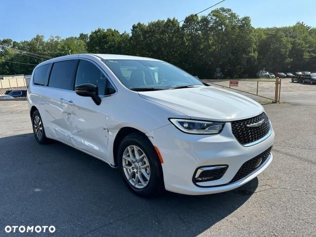 Chrysler Pacifica - 22