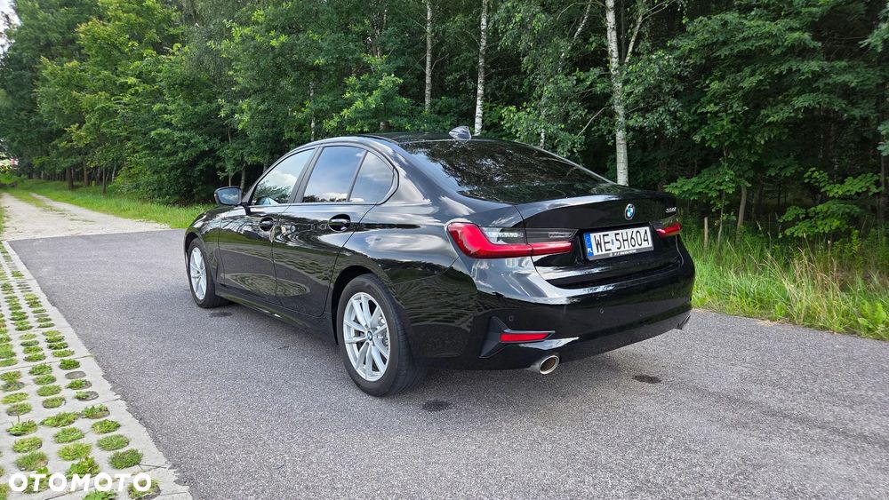 BMW Seria 3 330i - 4