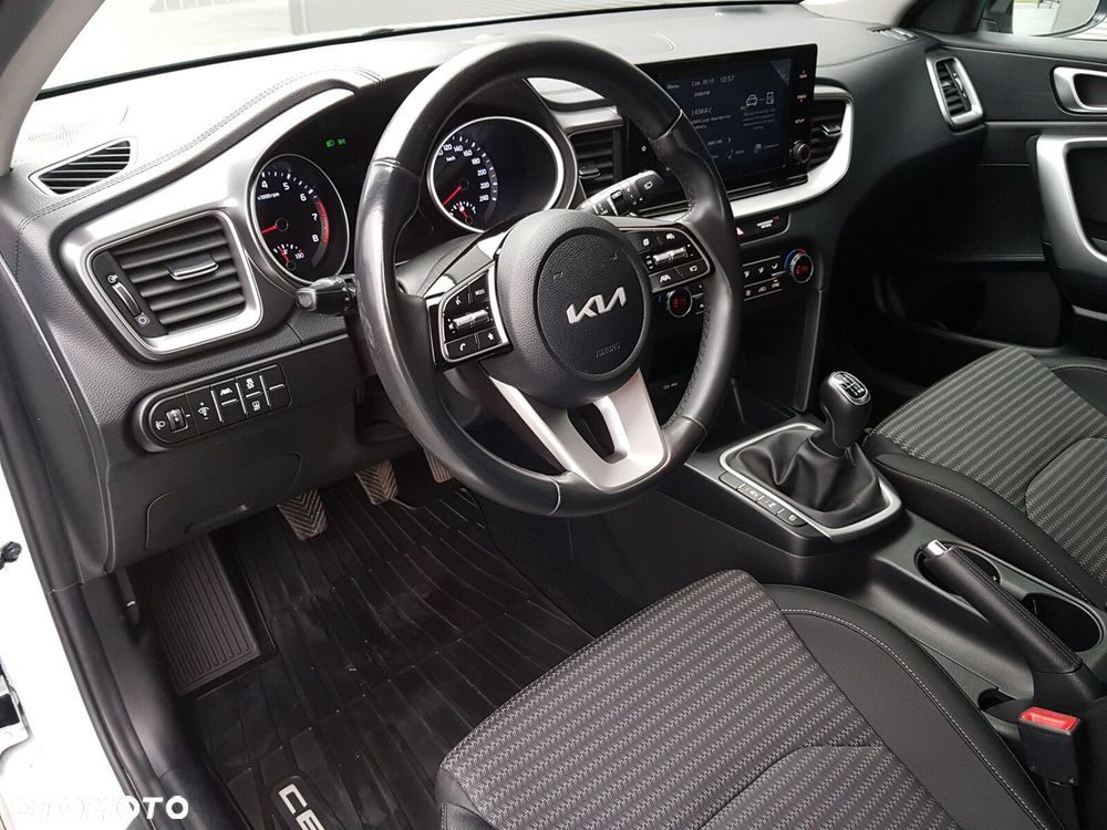 Kia Ceed 1.5 T-GDI M - 16