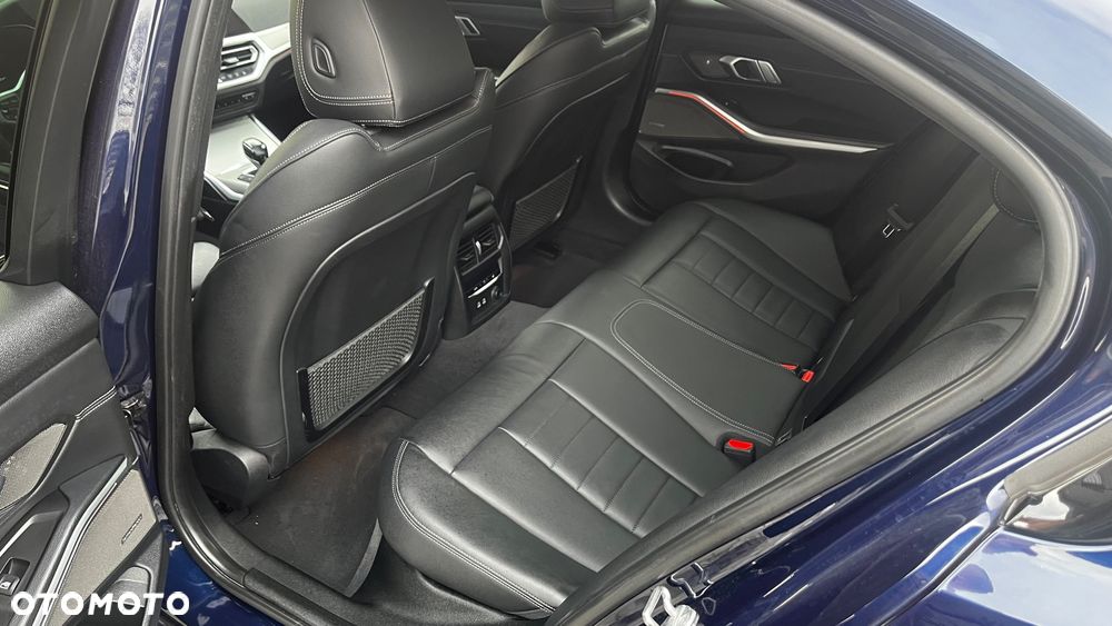 BMW Seria 3 330e PHEV sport - 10