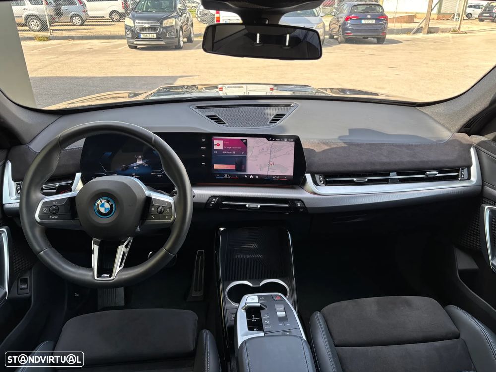 BMW iX1 eDrive20 Pack Desportivo M Pro - 9