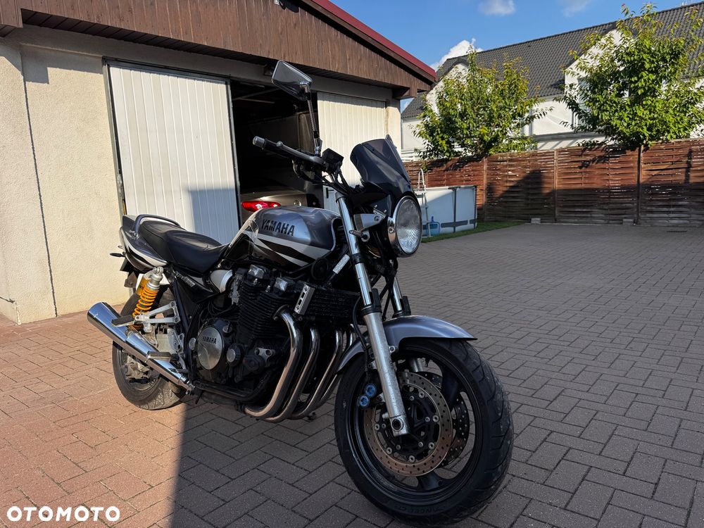 Yamaha XJR - 1