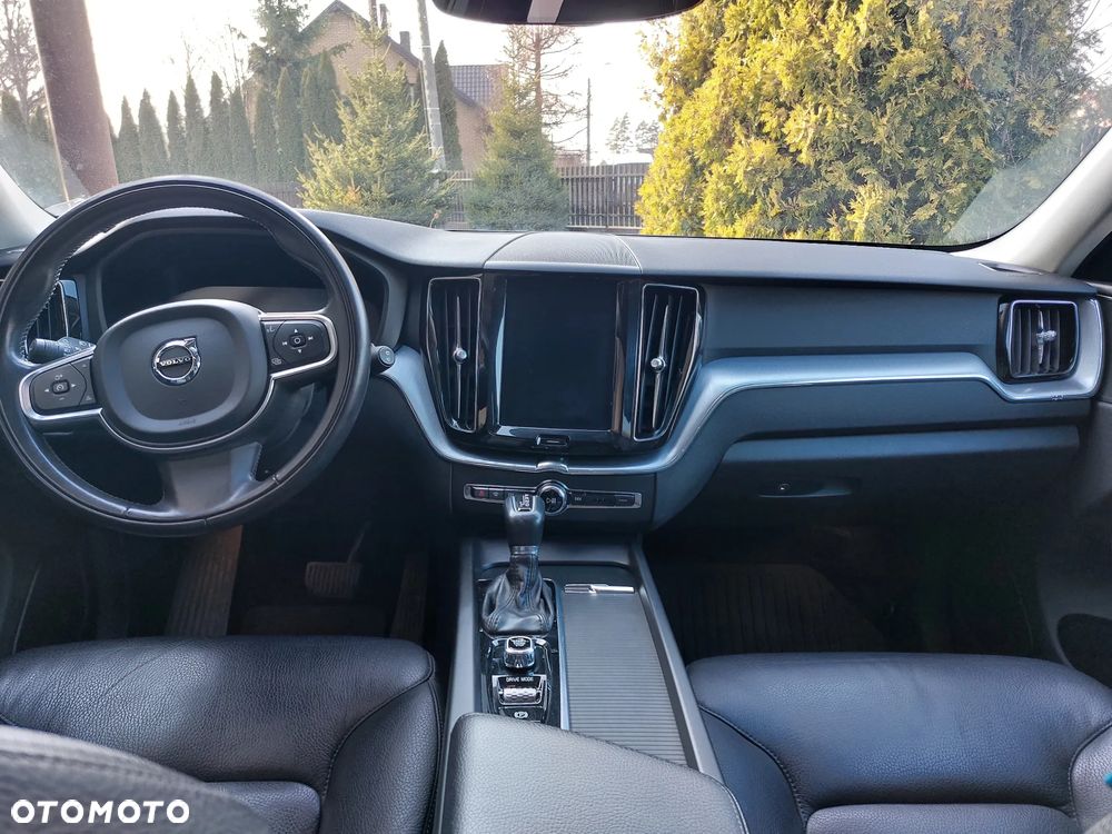 Volvo XC 60 D4 Momentum Pro - 12