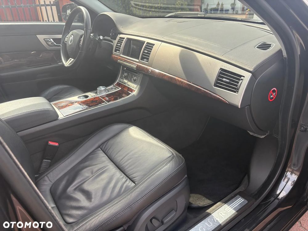 Jaguar XF 3.0 V6 Luxury - 28