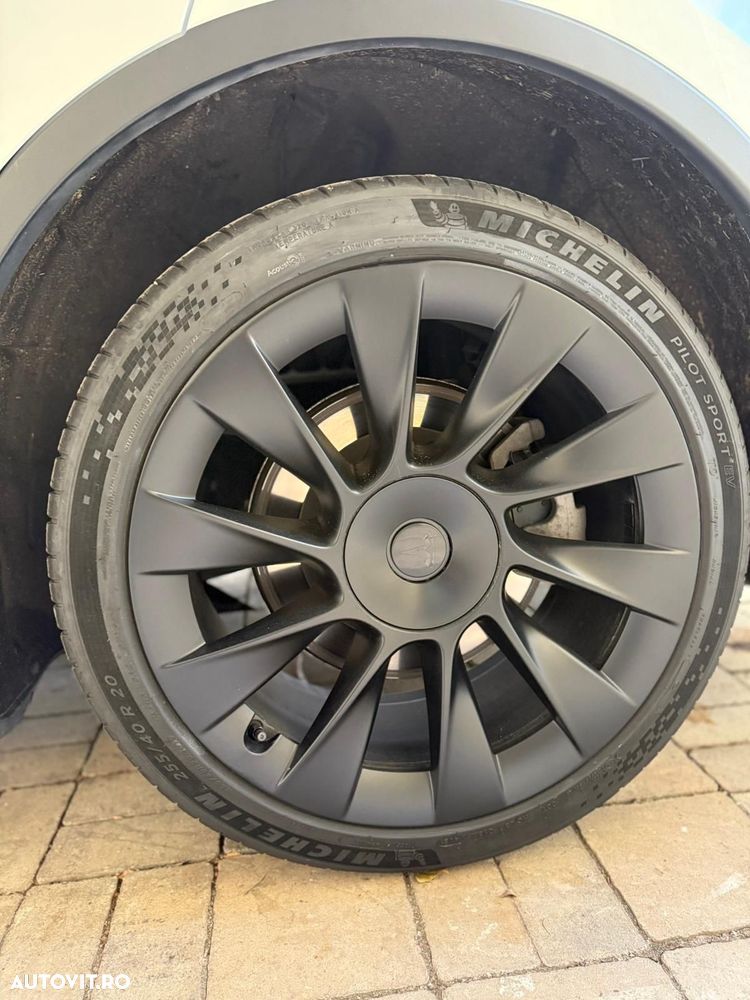 Tesla Model Y Long Range Dual Motor AWD - 7