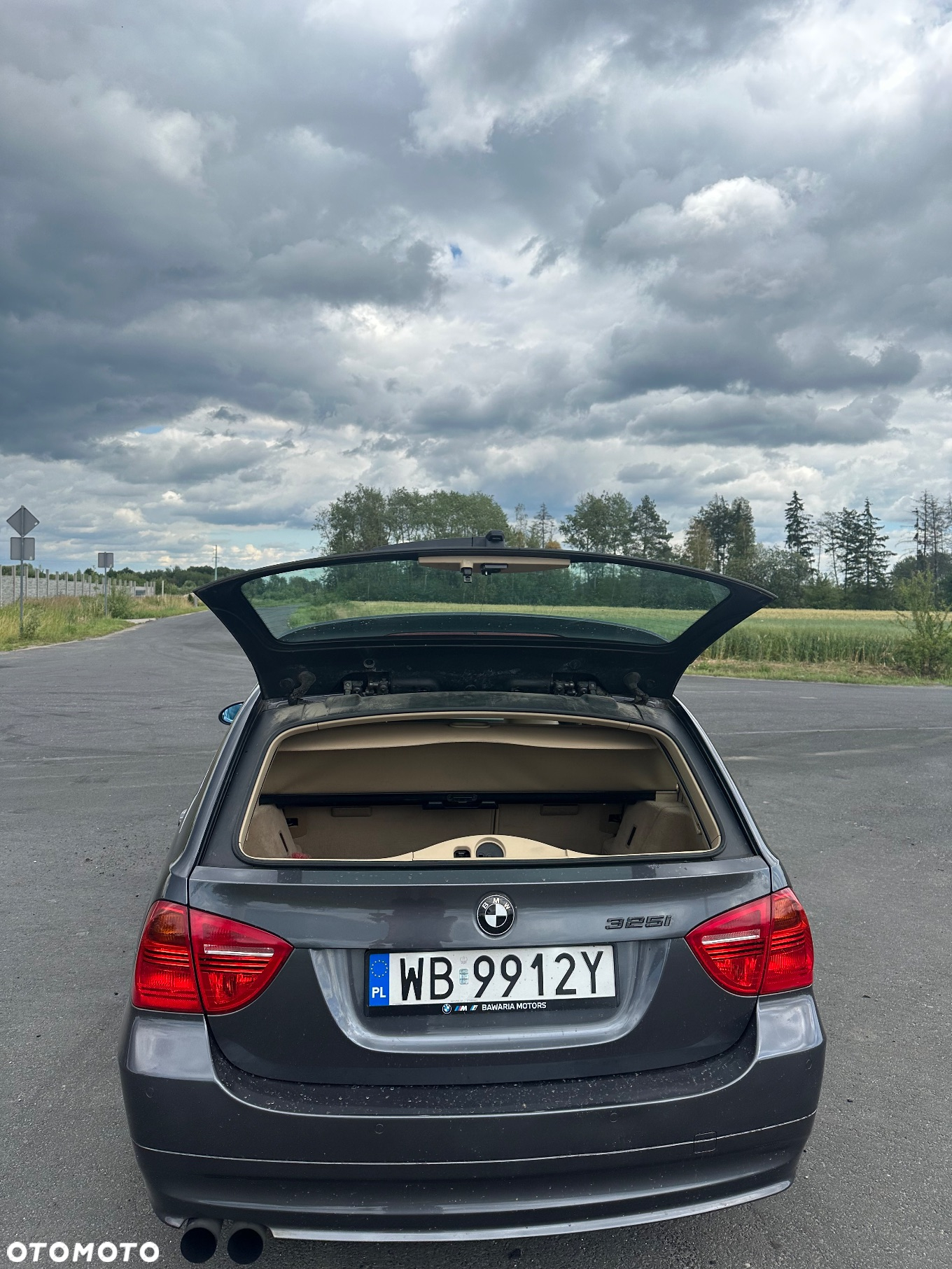 BMW Seria 3 325i Touring - 13