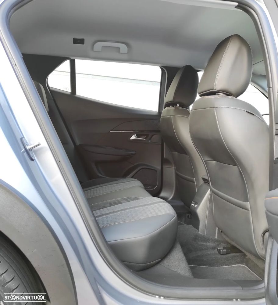 Peugeot e-2008 Allure - 27