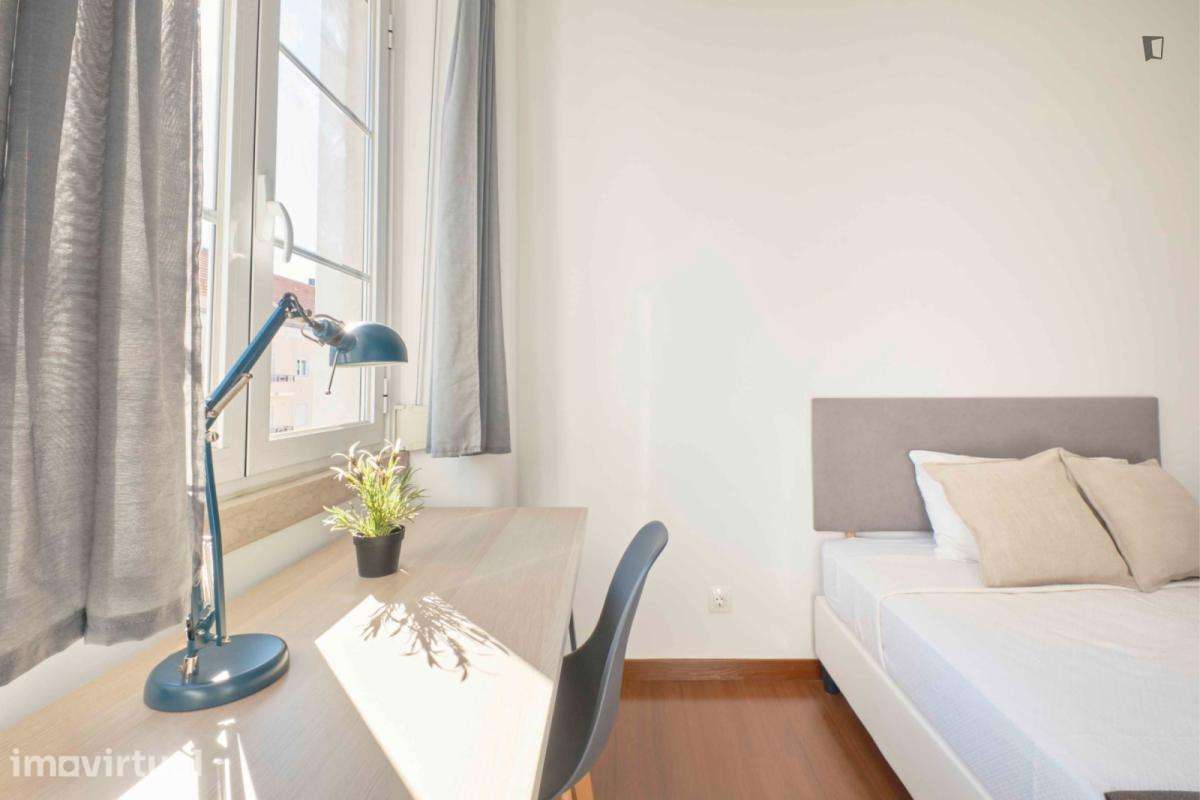 Quarto - localizado em São Sebastião Lisbon - Grande imagem: 5/23
