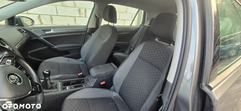 Volkswagen Golf - 28