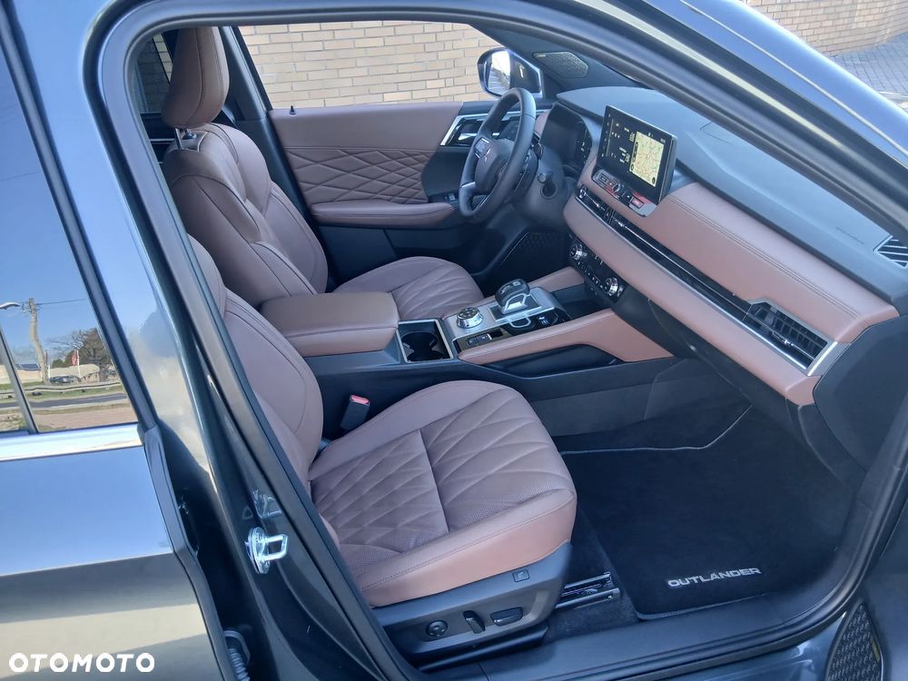 Mitsubishi Outlander Instyle Plus - 10
