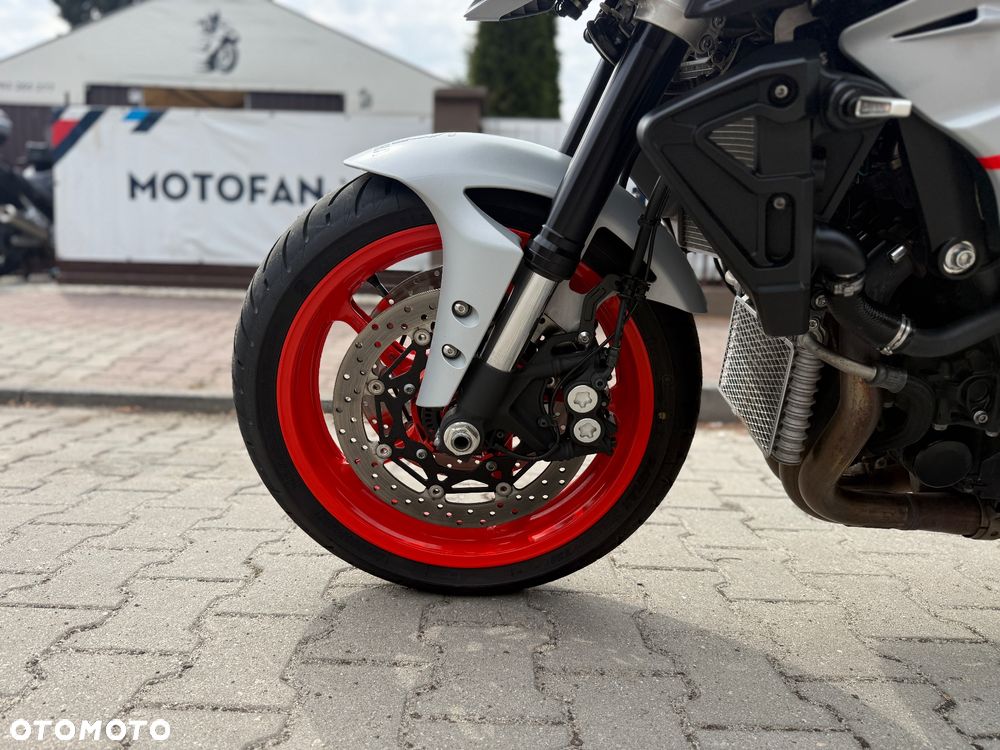 Yamaha MT - 24