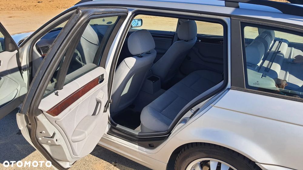 BMW Seria 3 318i - 11