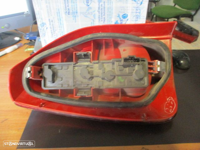 Farol Tras Stop2627 CITROEN XSARA PICASSO 2001 1.6 I 95CV 5P PRETO DRT VALEO - 3