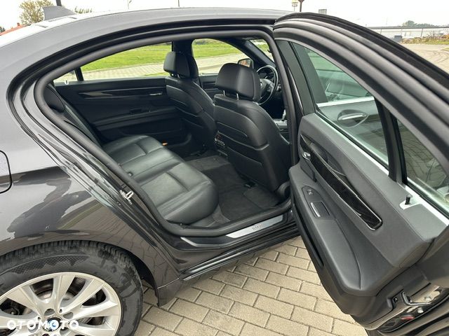 BMW Seria 7 740Li - 8