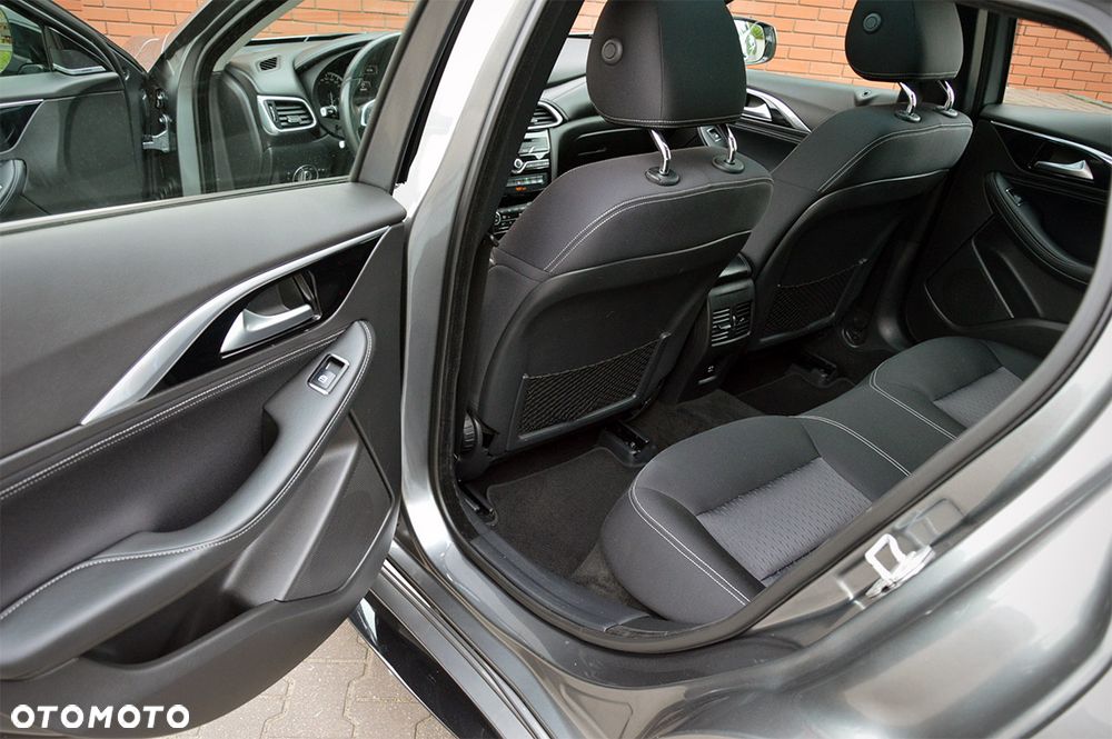 Infiniti Q30 2.2d DCT AWD City Black Edition - 8