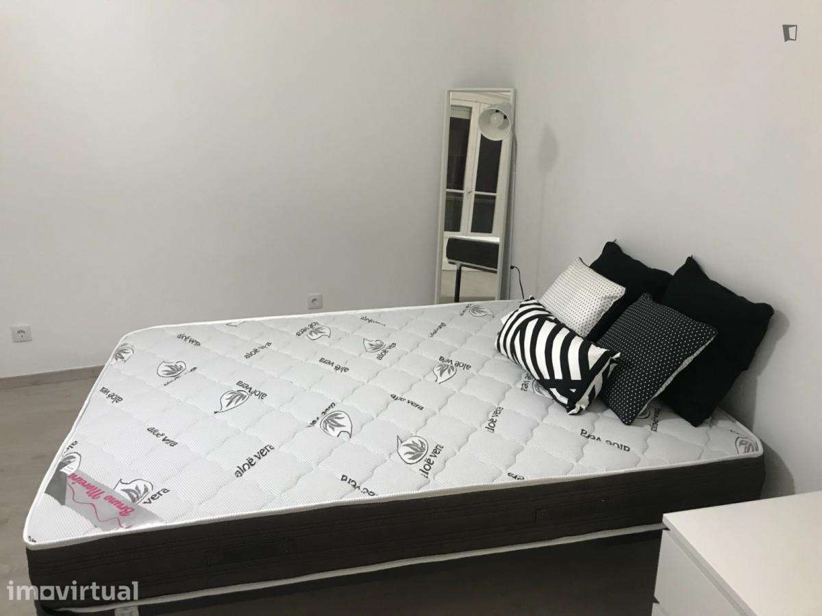 Quarto - localizado em Penha de França Lisbon - Grande imagem: 2/11