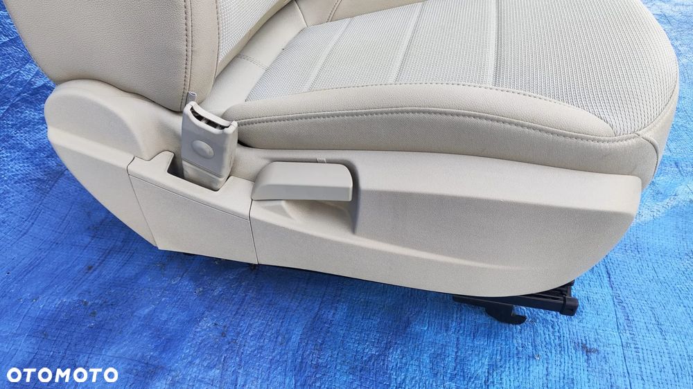 FOTEL PRAWY PRZÓD PÓŁSKÓRA PÓŁ SKÓRA BEŻOWY KREMOWY NAPINACZ DOPINACZ ZAPINKA PASA OSŁONA OPEL INSIGNIA A EUROPA - 7