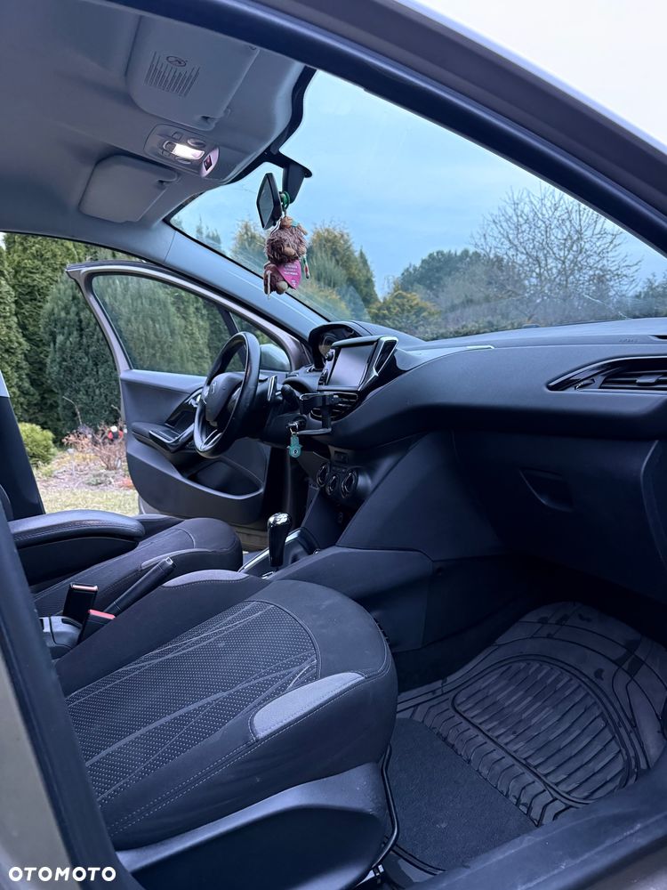 Peugeot 208 - 9