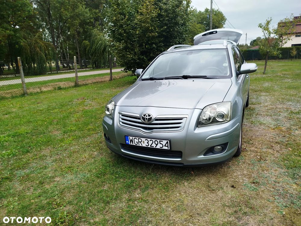 Toyota Avensis 1.8 VVT-i Luna - 1