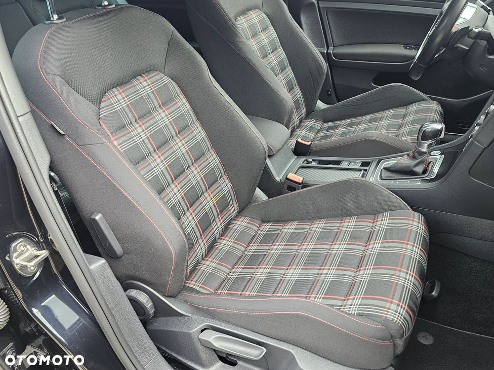Volkswagen Golf - 15
