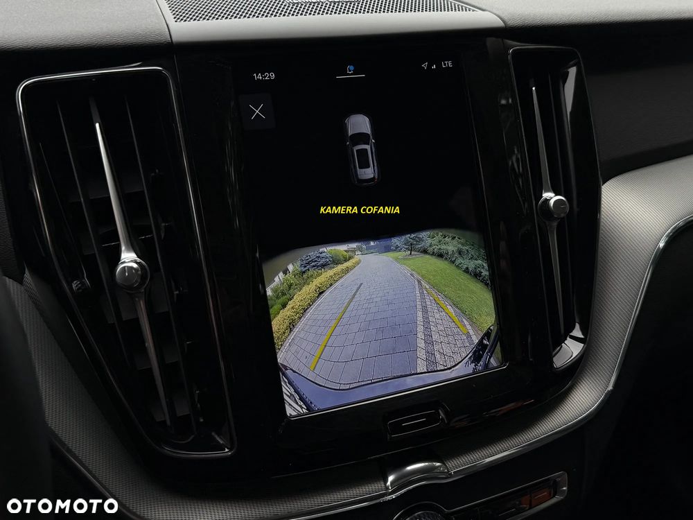 Volvo XC 60 B4 D AWD Plus Dark - 24