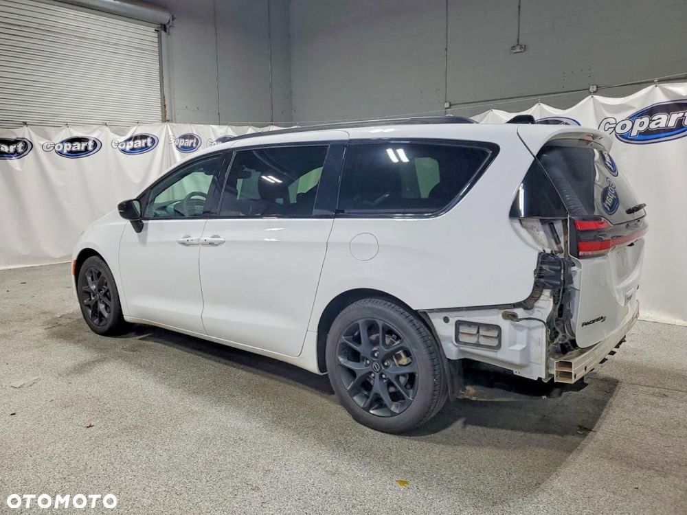 Chrysler Pacifica - 4