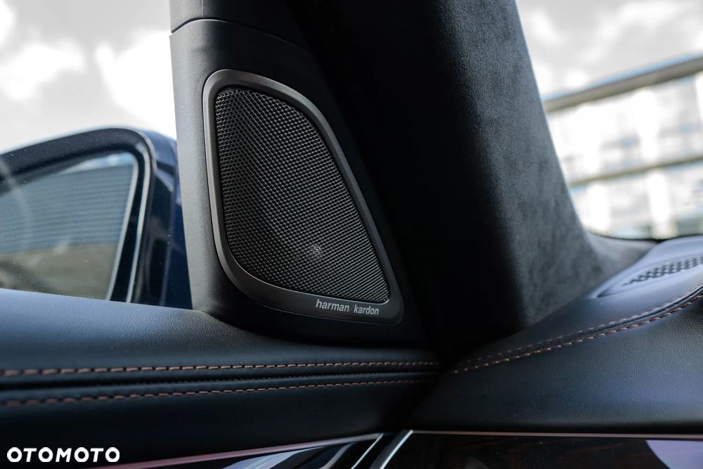 BMW Seria 7 750i xDrive - 32