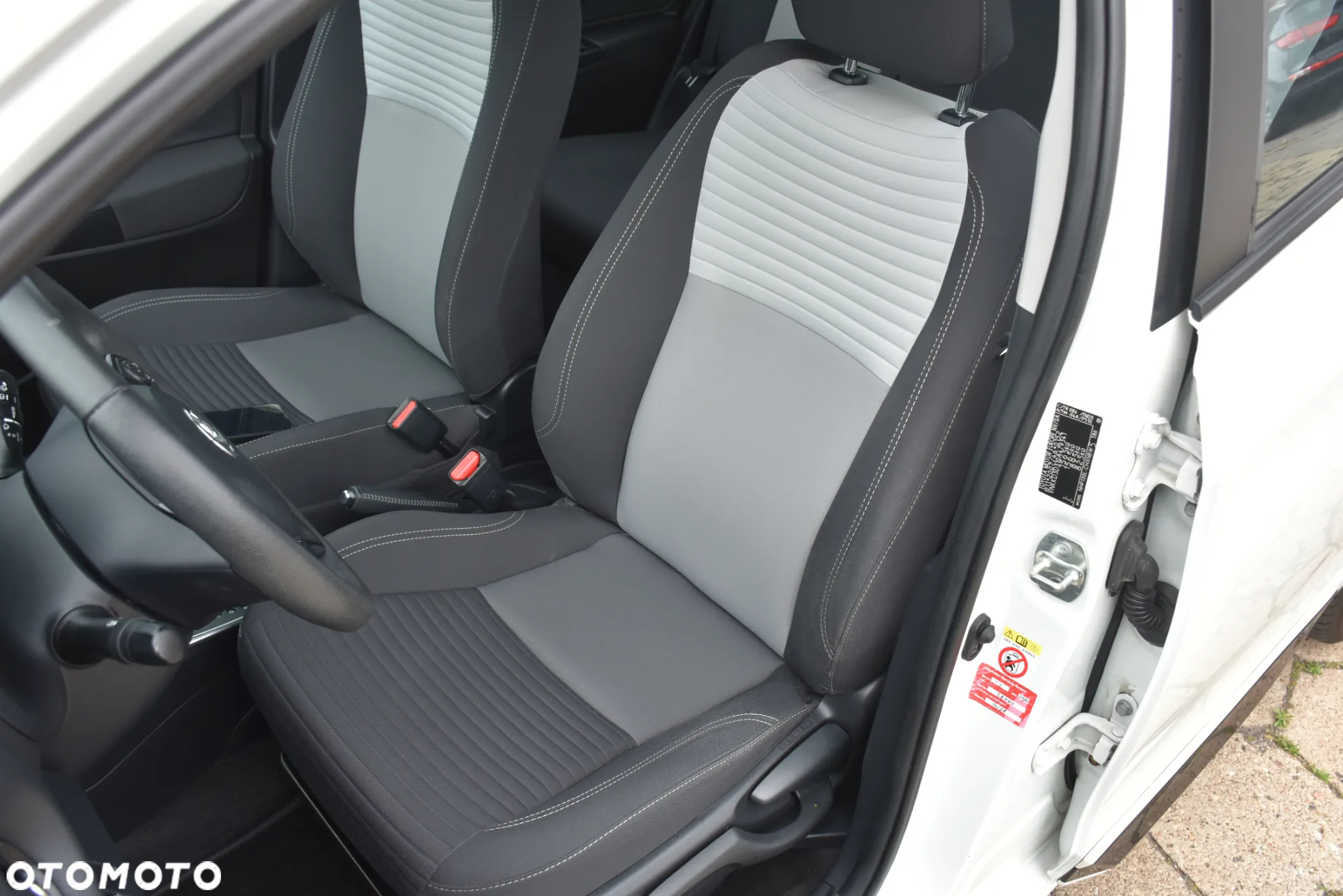 Toyota Yaris ver-hybrid-100-dynamic - 17