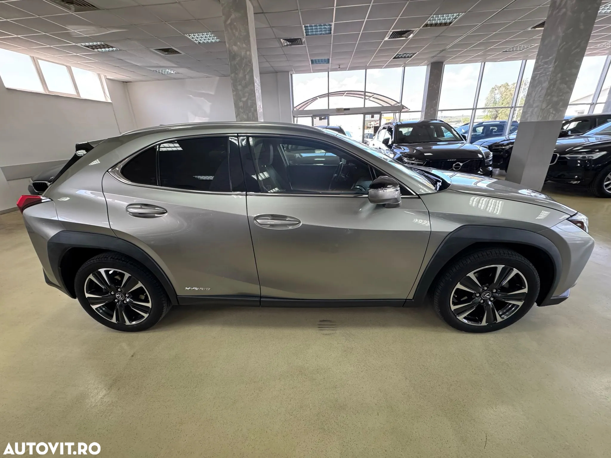 Lexus UX 250h 2.0L HEV 20H- (178 HP) 4X4 CVT F Sport - 3