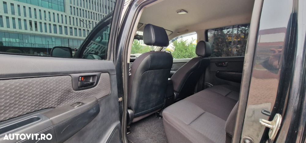 Toyota Hilux 4x4 Double Cab - 13