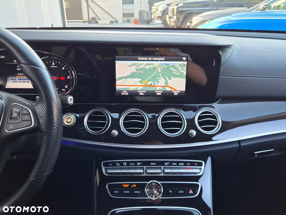 Mercedes-Benz Klasa E 220 d 9G-TRONIC - 23
