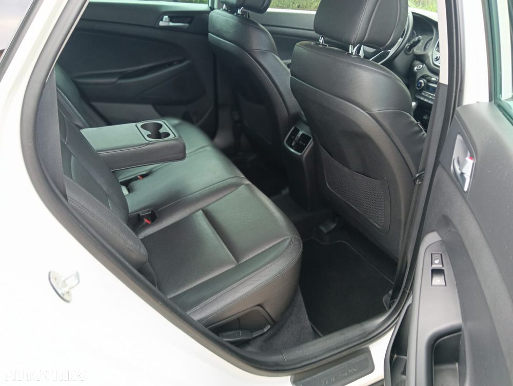 Hyundai Tucson blue 1.7 CRDi 2WD Intro Edition - 16