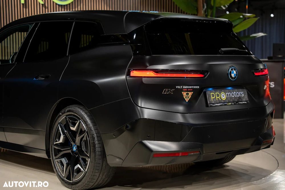 BMW iX - 17