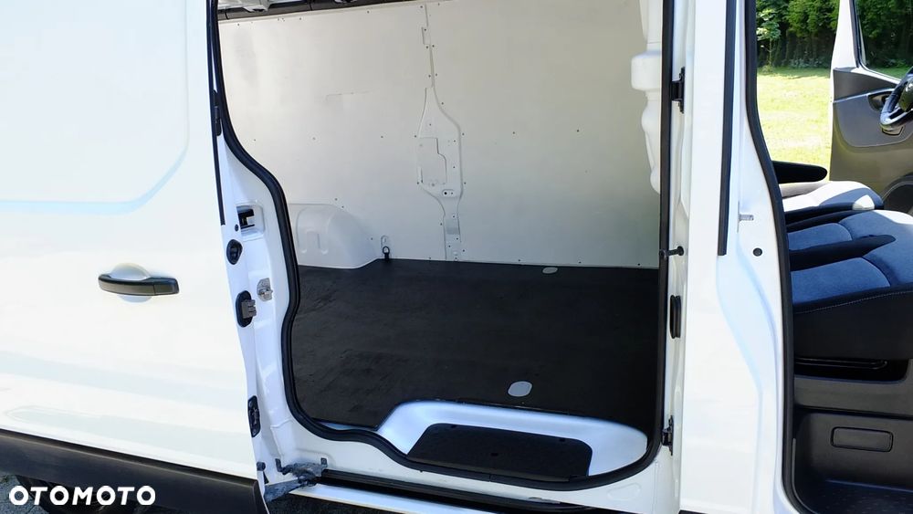 Opel Vivaro - 18