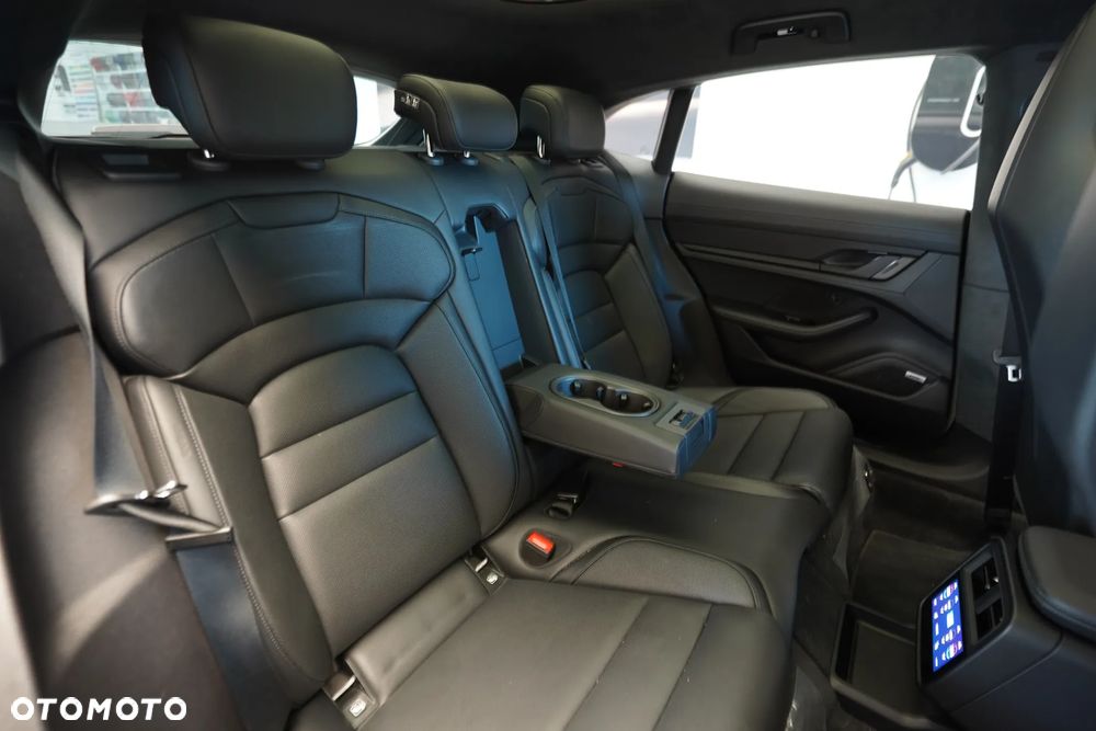 Porsche Taycan 105kWh Turbo Cross Turismo - 31