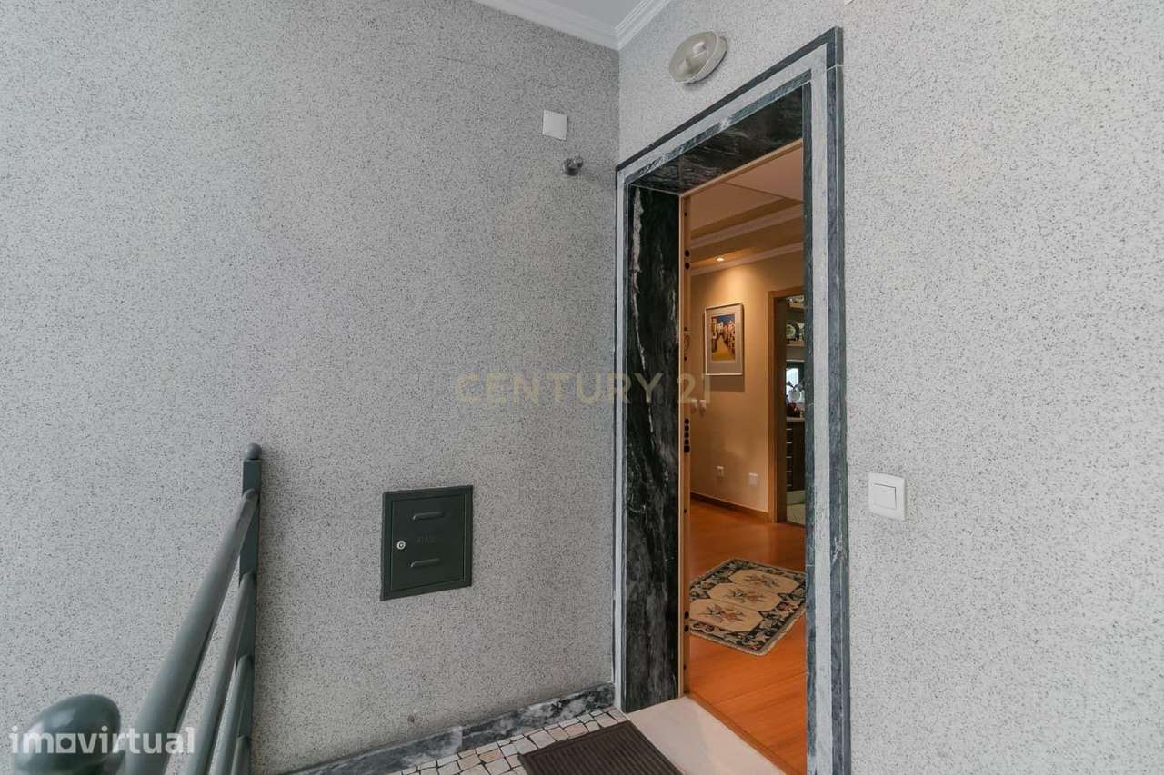 T2+2 EXCLUSIVO NA RAMADA | 40 m² DE TERRAÇOS, ANEXO DE 70 m² E BOX - Grande imagem: 4/36