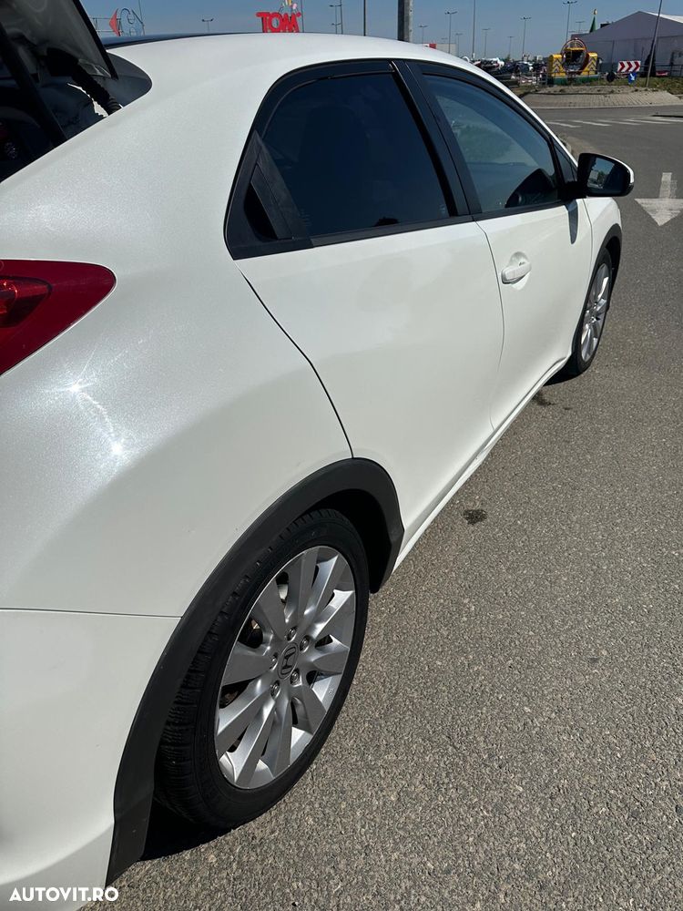 Honda Civic 1.8 i-VTEC MT Executive - 24