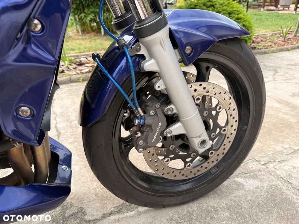 Suzuki GSR - 13